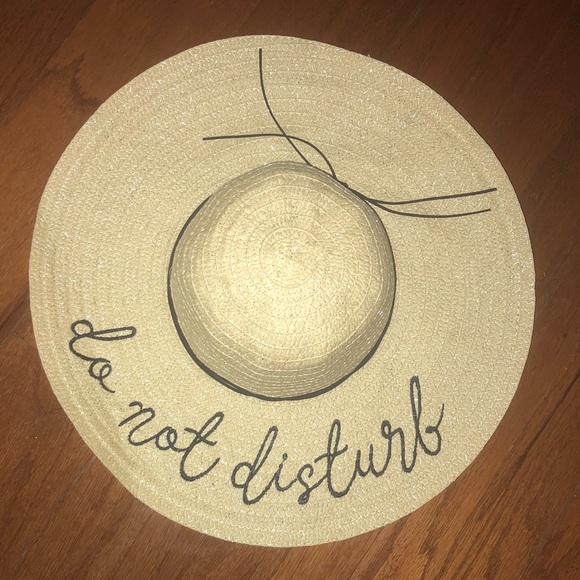 Cute straw hat with “Do Not Disturb” written on it - Picture 2 of 5